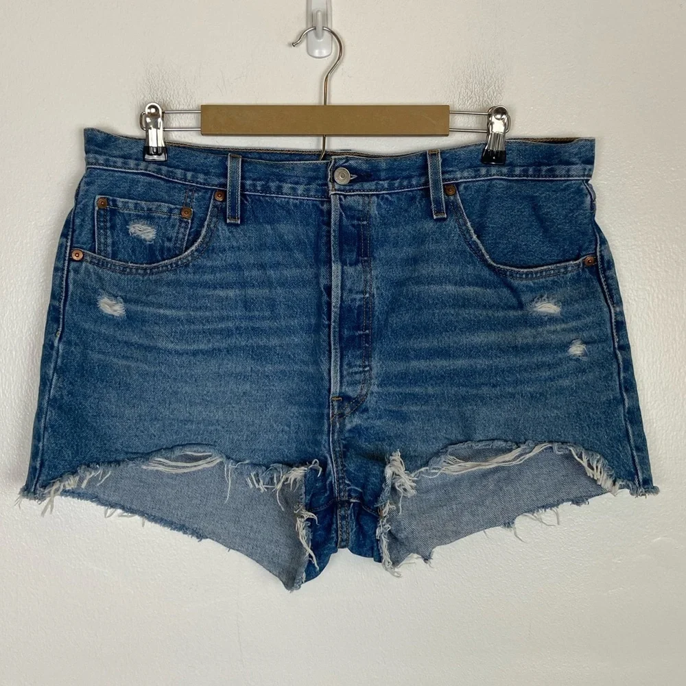 Levi's 501‎ Women's High Rise Distressed Cutoff Size 34W Cotton Blue Button Fly